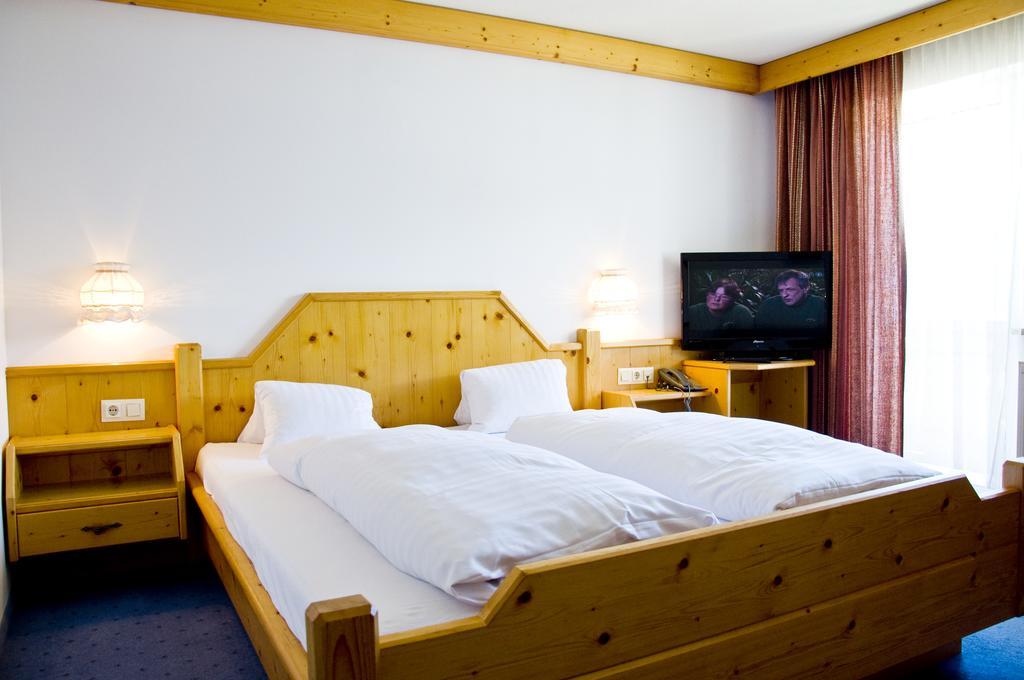Hotel Alpenfriede Йерценс Экстерьер фото